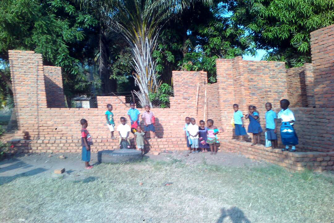 TansaniaKids e.V. - Kinder auf den Grundmauern